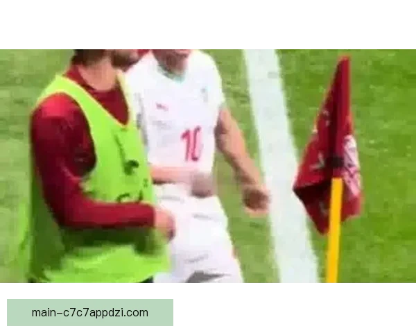 阿什拉夫赛后安慰迪亚斯成焦点