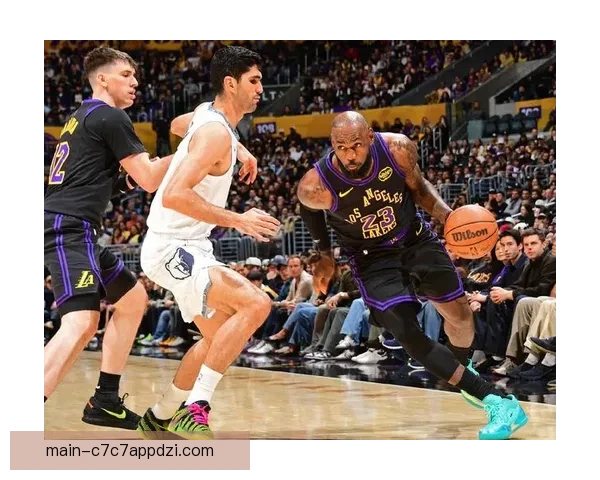 四十一岁詹皇带伤创纪录王者风范